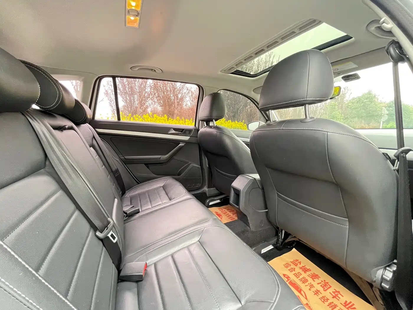 Volkswagen Lavida Tour 2017 1.6L Automatic Comfort Edition фото 11