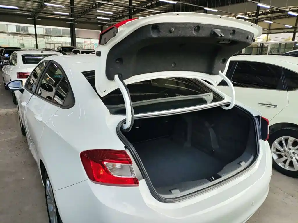 Chevrolet Cruze 2018 2018 320 Automatic Pioneer Sunroof Edition