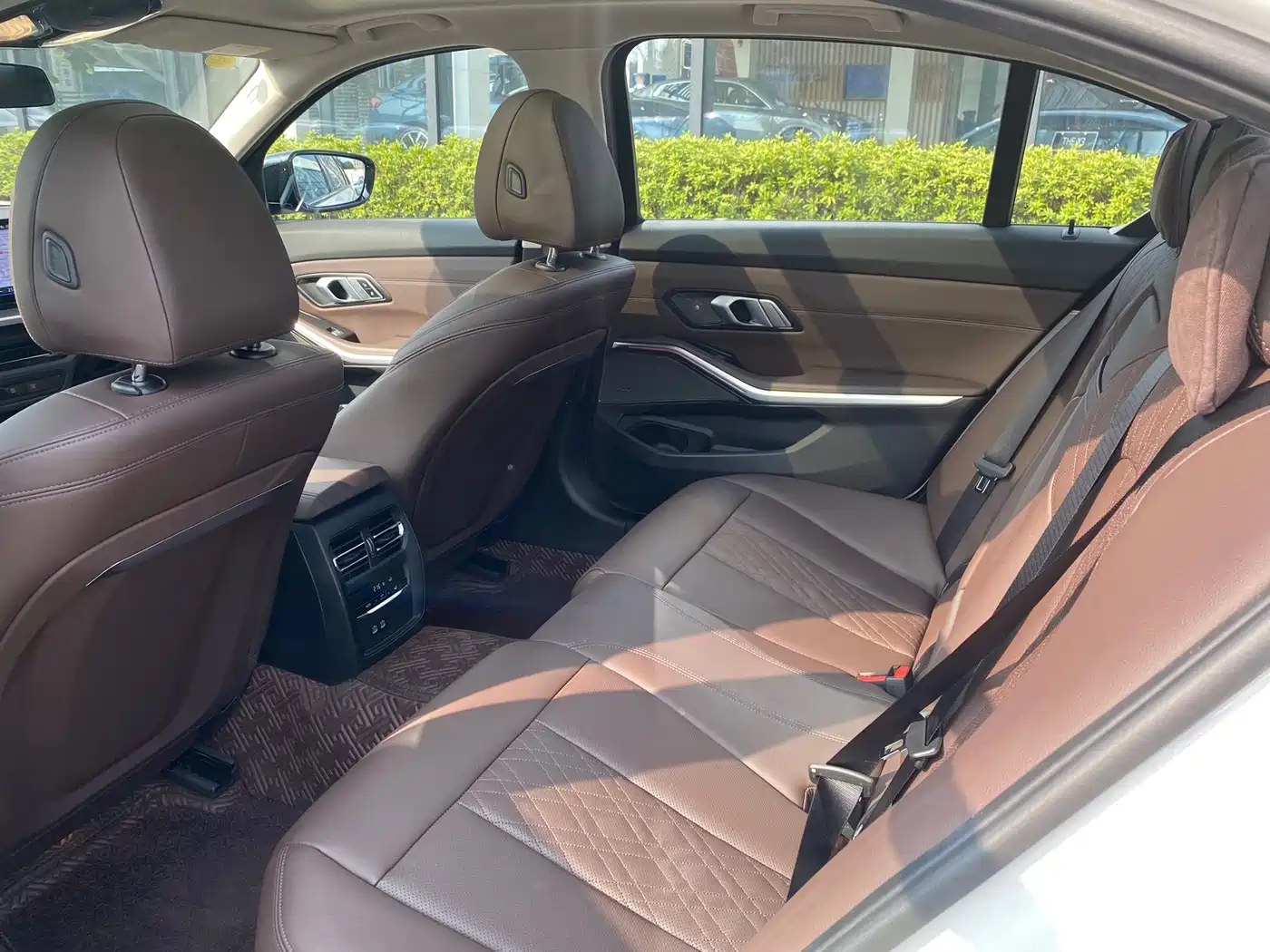 BMW 3 Series 2025 330Li M Sport Night Edition фото 18