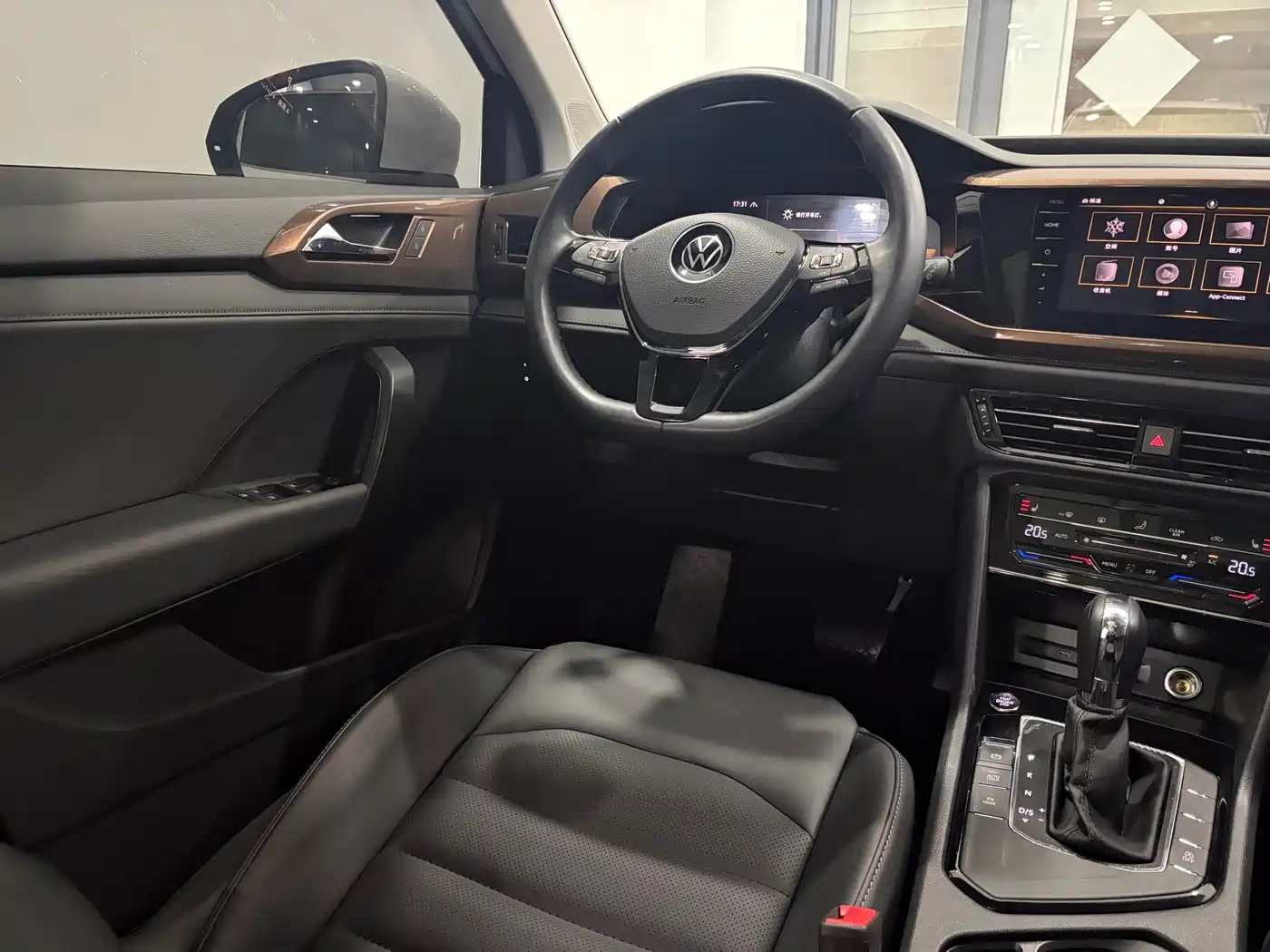 Volkswagen Tharu 2022 280TSI FWD Luxury Edition фото 8