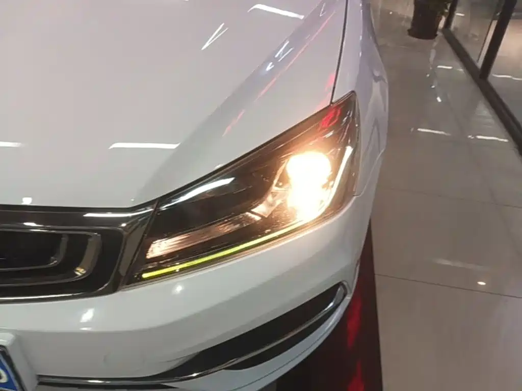 Фото 24 - Geely Emgrand