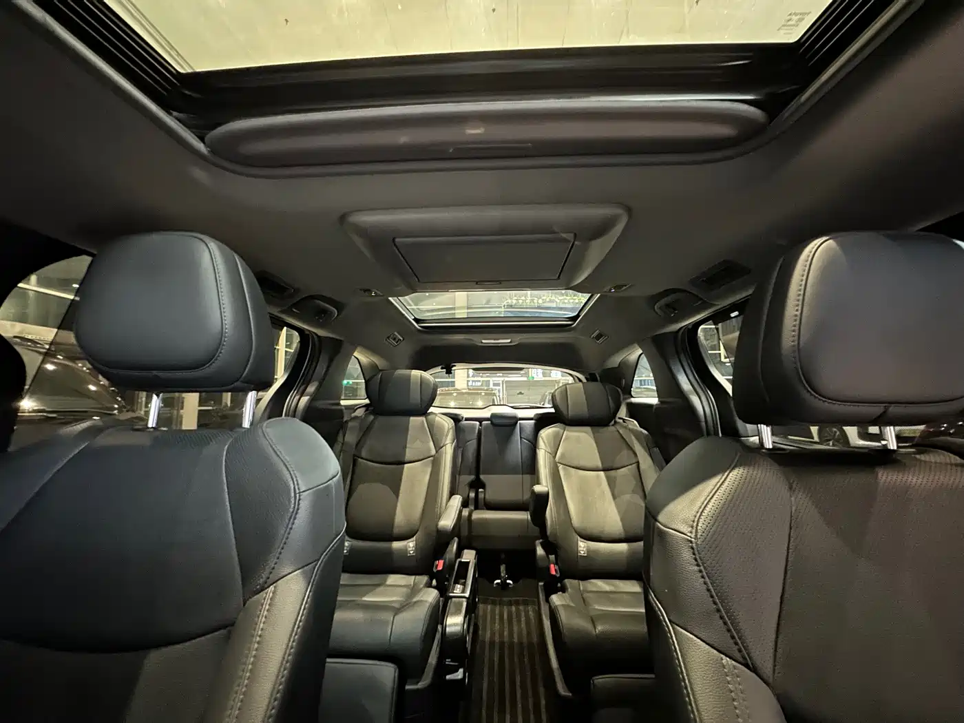 Toyota Granvia 2023 2022 Model Year 2.5L Hybrid Flagship Edition