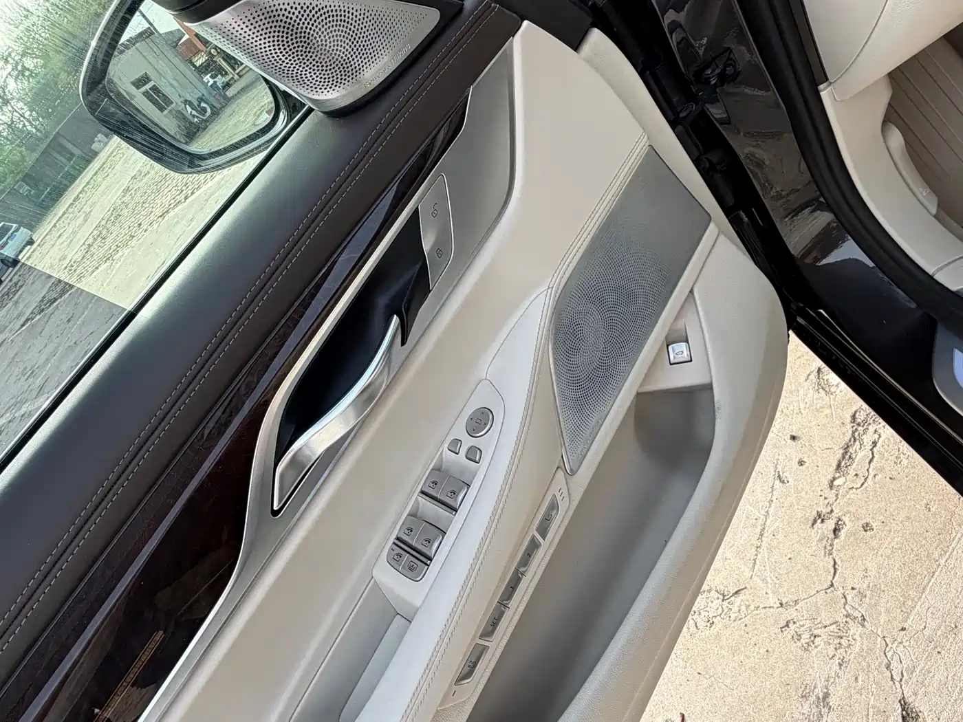 BMW 7 Series 2016 750Li xDrive 4-Seater фото 5