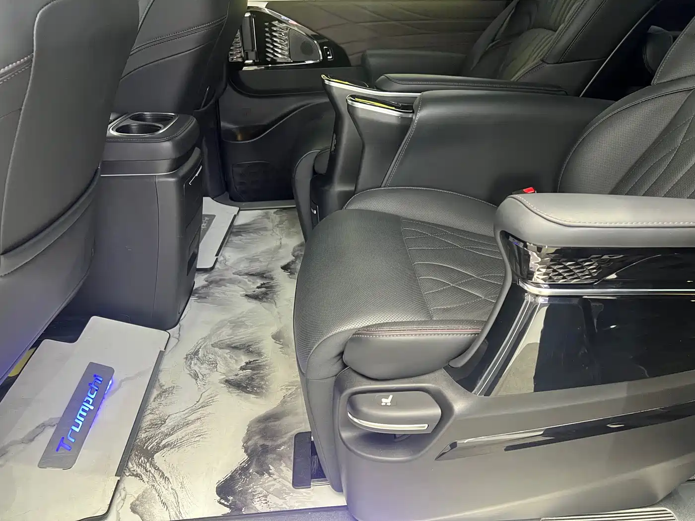 GAC Trumpchi Trumpchi M8 2024 Leadershow Series 390T Premium Edition фото 9