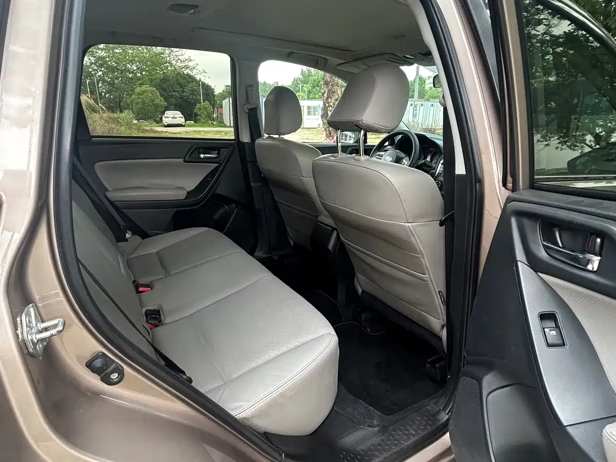 Subaru Forester 2013 2.5i Automatic Premium Edition фото 15
