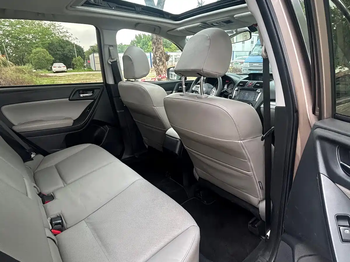 Subaru Forester 2013 2.5i Automatic Premium Edition фото 13