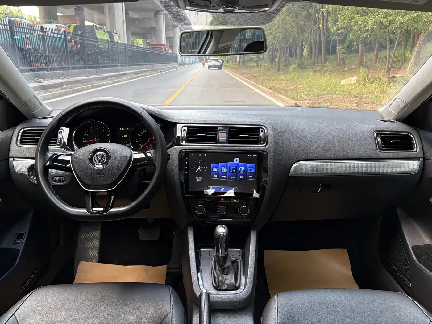 Volkswagen Sagitar 2015 230TSI Automatic Comfort фото 5