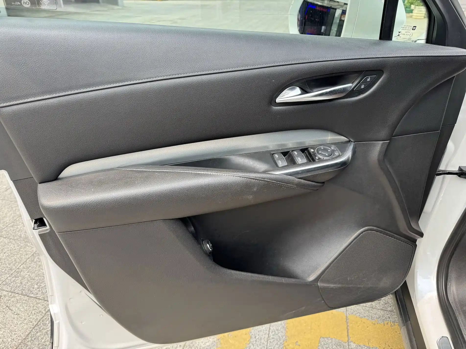 Photo 4 - Cadillac XT4