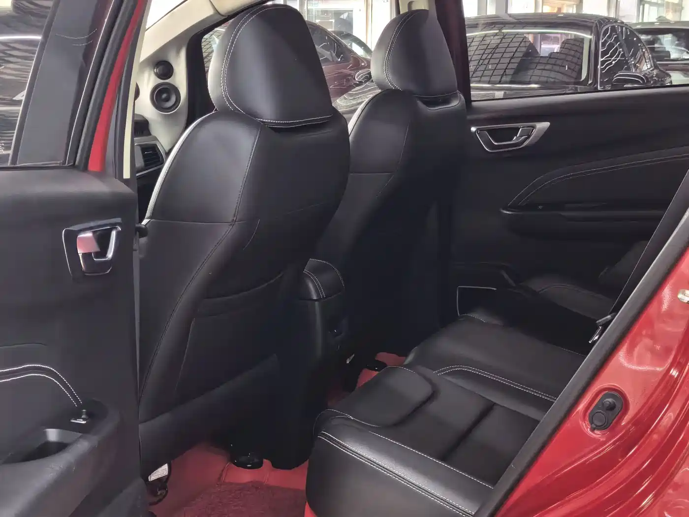 Фото 15 - Geely Vision X3
