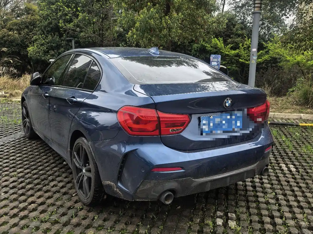 BMW 1 SERIES
