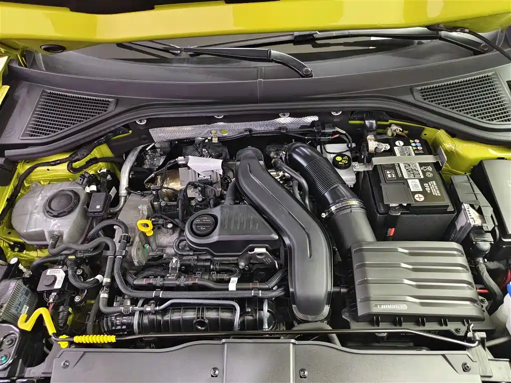 VOLKSWAGEN T-ROC EXPLORING SONGS