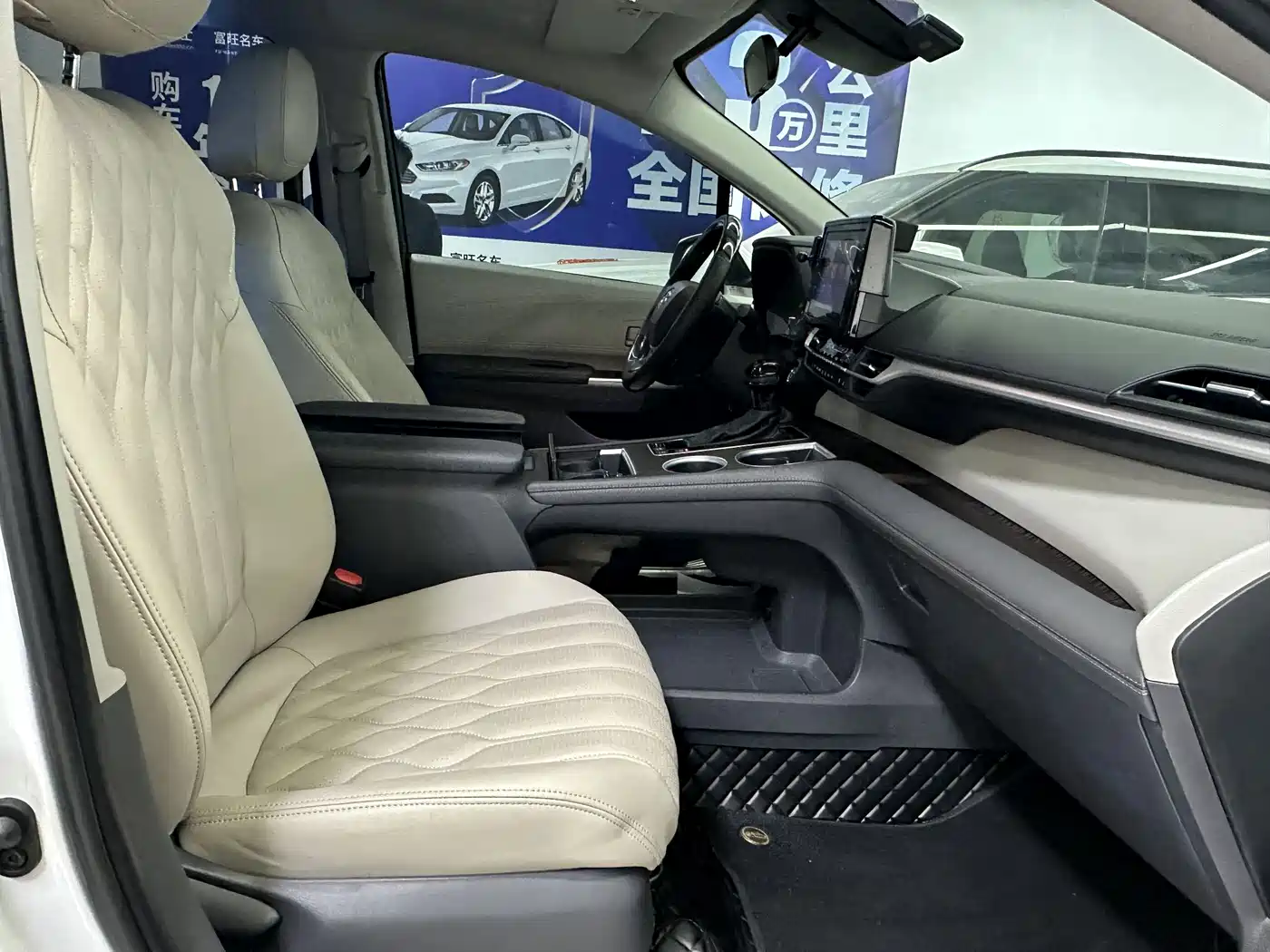 Toyota Sienna 2023 2.5L Hybrid Comfort Edition фото 13