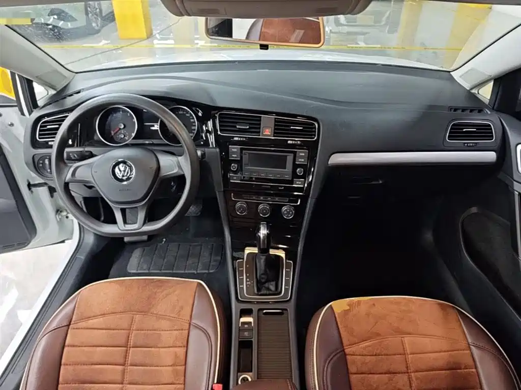 Volkswagen Golf 2018 1.6L Automatic Fashion фото 10