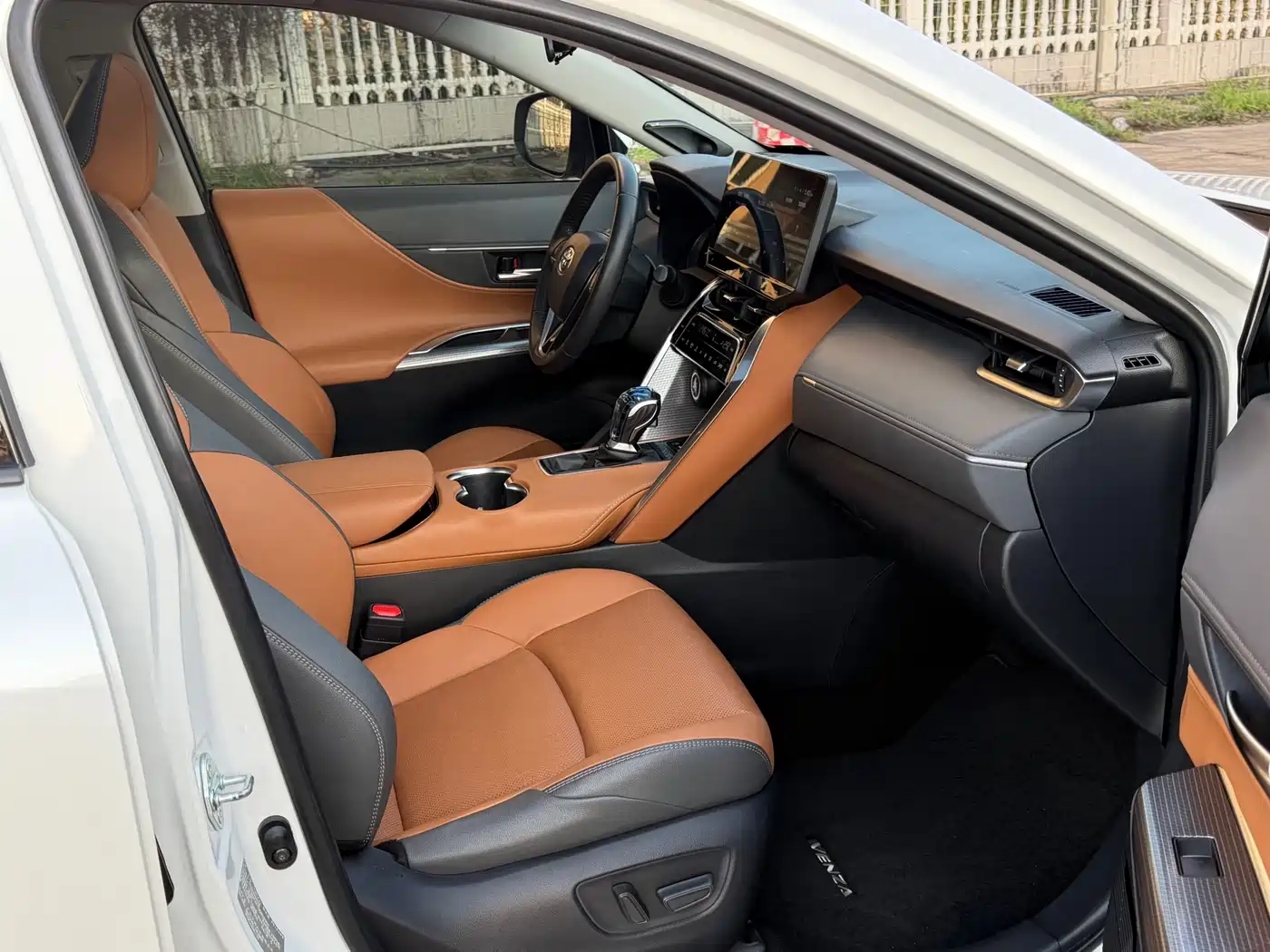 Toyota Venza 2022 2.0L CVT 2WD Premium фото 15