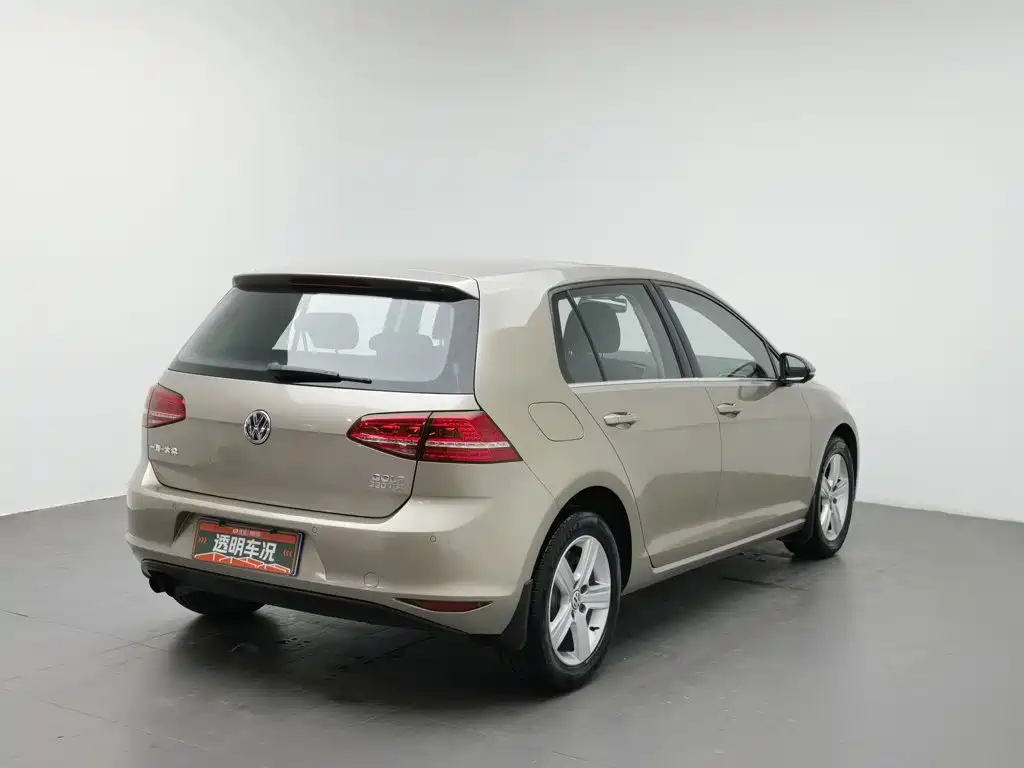 Photo 2 - Volkswagen Golf