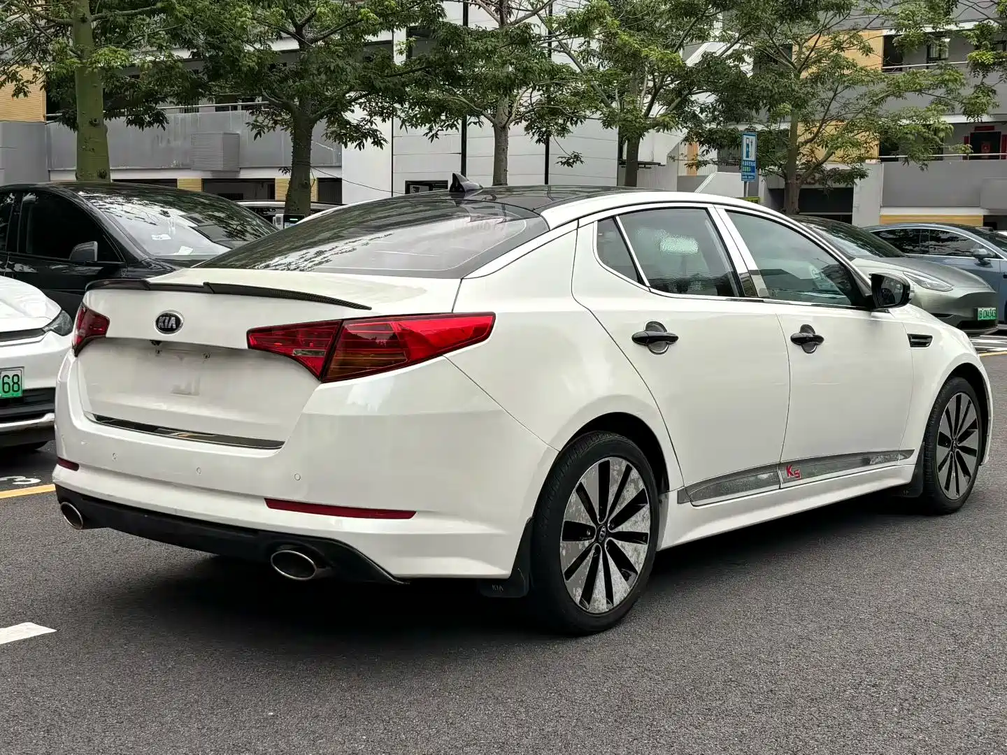 Photo 3 - Kia K5