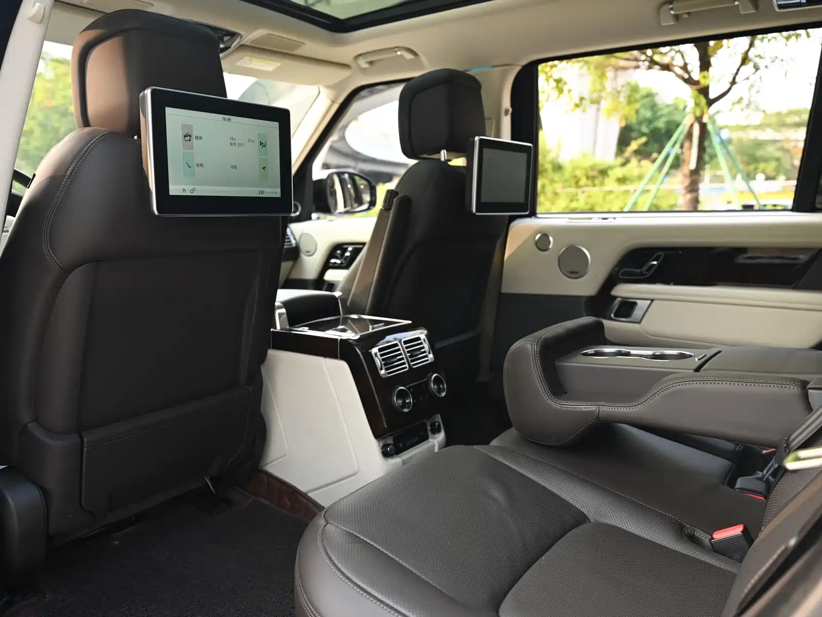 Фото 9 - Land Rover Range Rover
