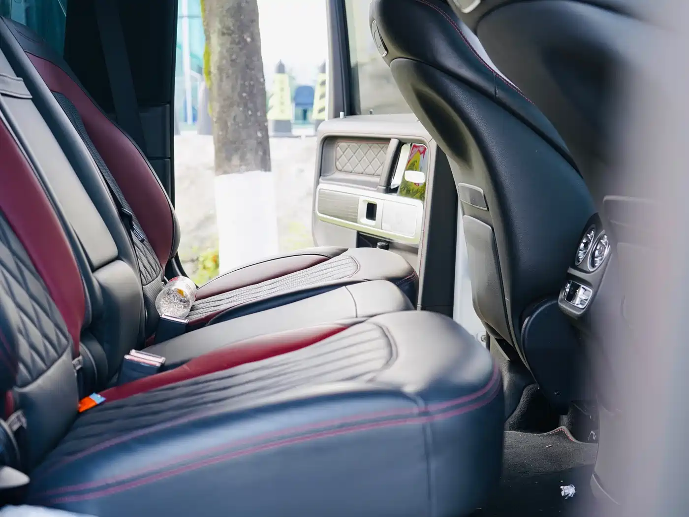 Mercedes-Benz G-Class 2024 G 500 фото 16