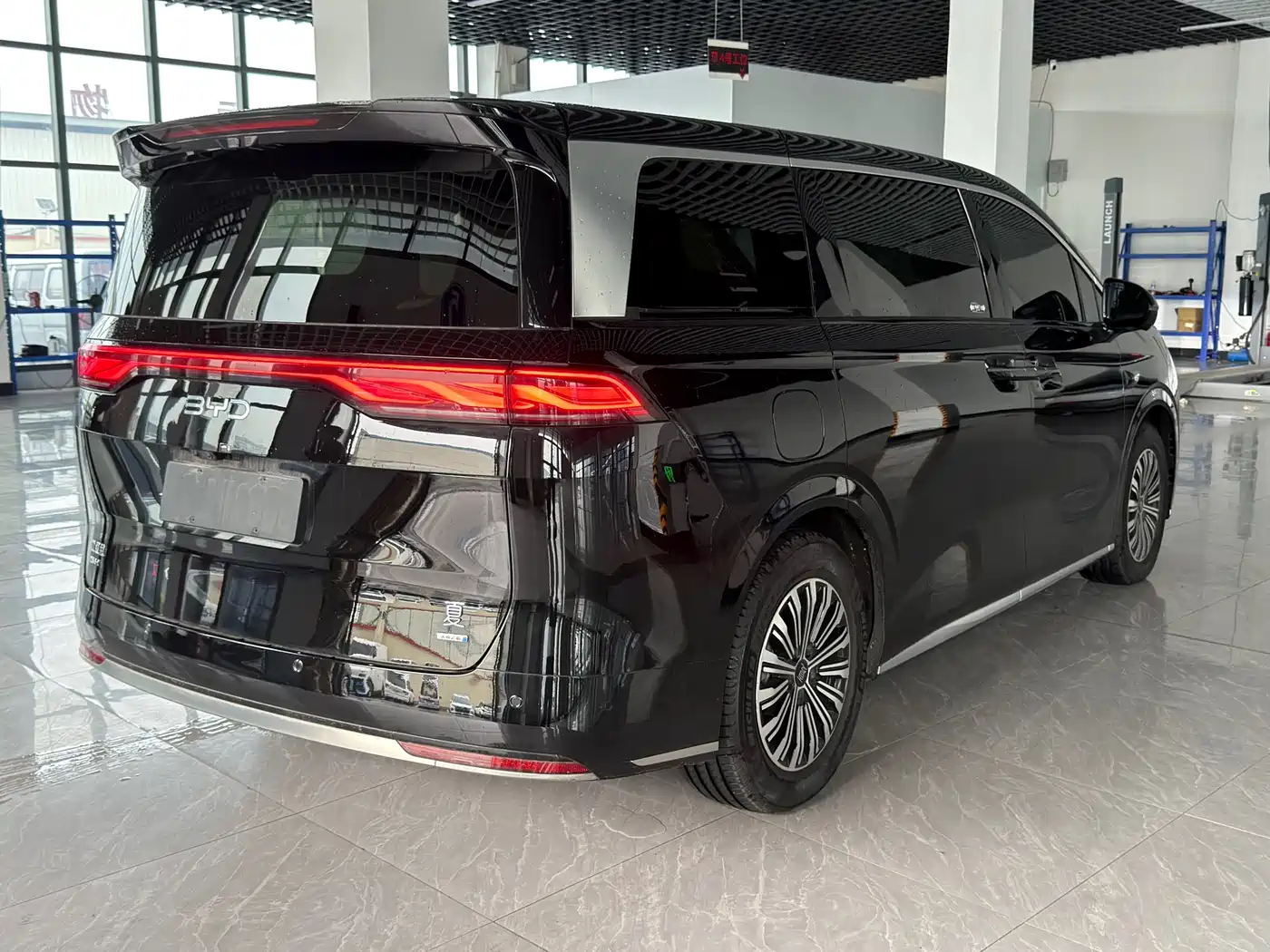 BYD Xia 2025 2025 DM-i 1.5T 180km Surpass Edition