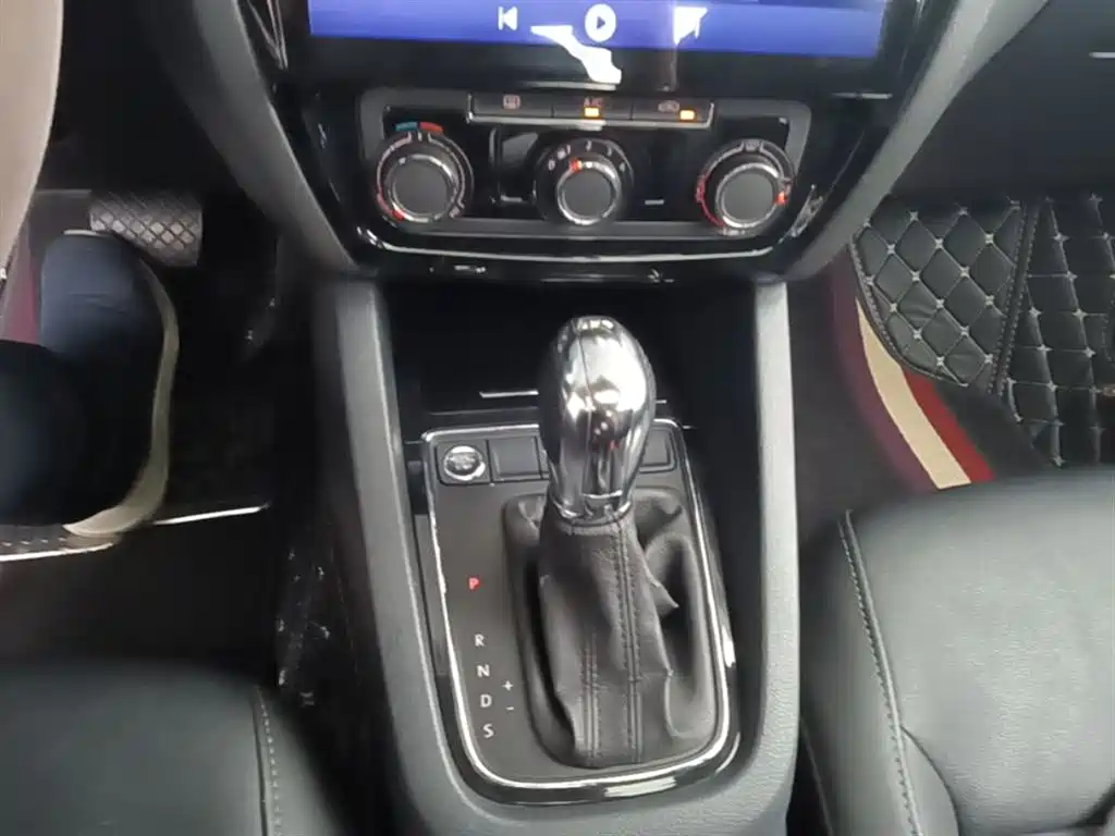 Volkswagen Sagitar 2018 1.6L Automatic Comfort фото 10