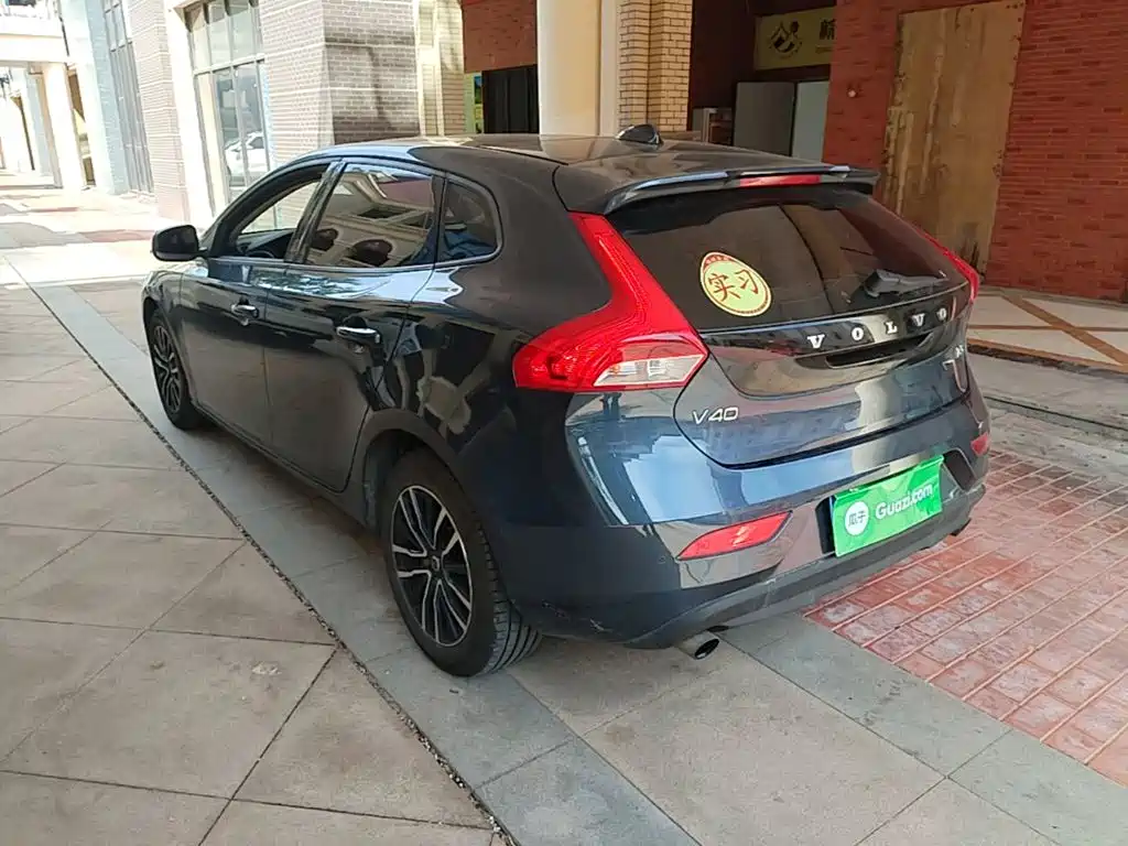 Фото 5 - Volvo V40