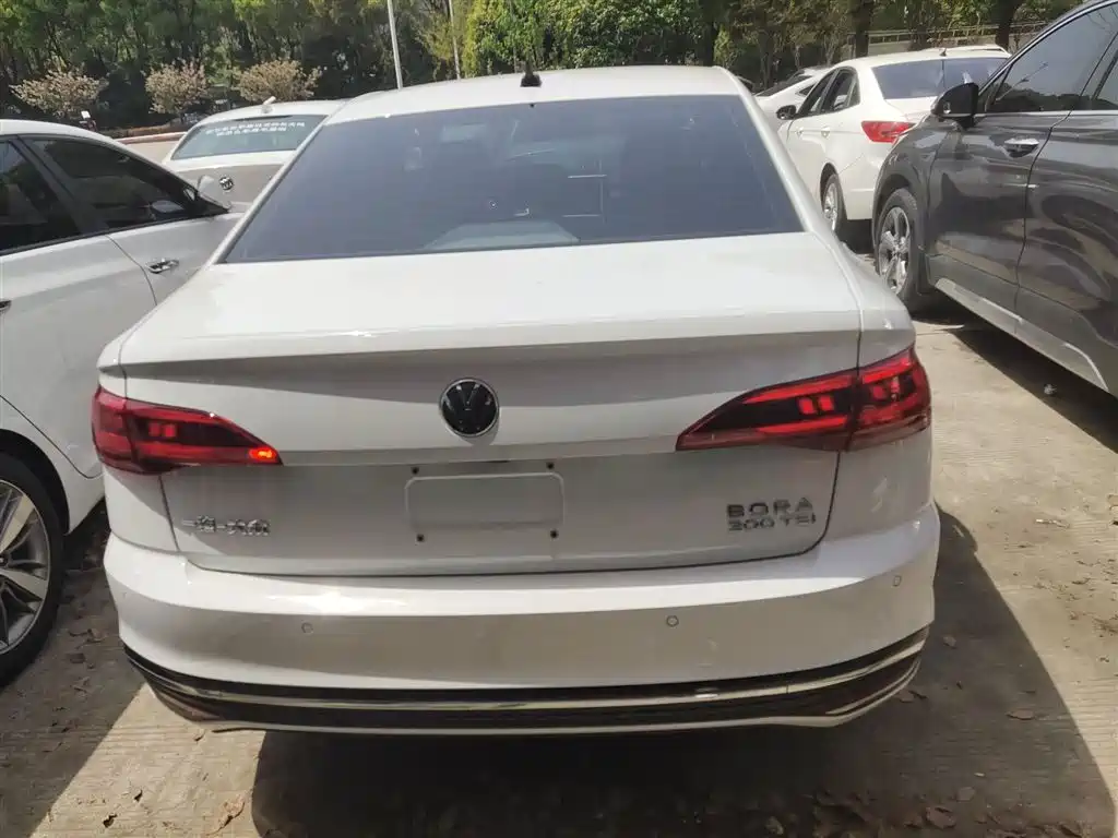 Volkswagen Bora 2023 300TSI DSG Premium Edition фото 4
