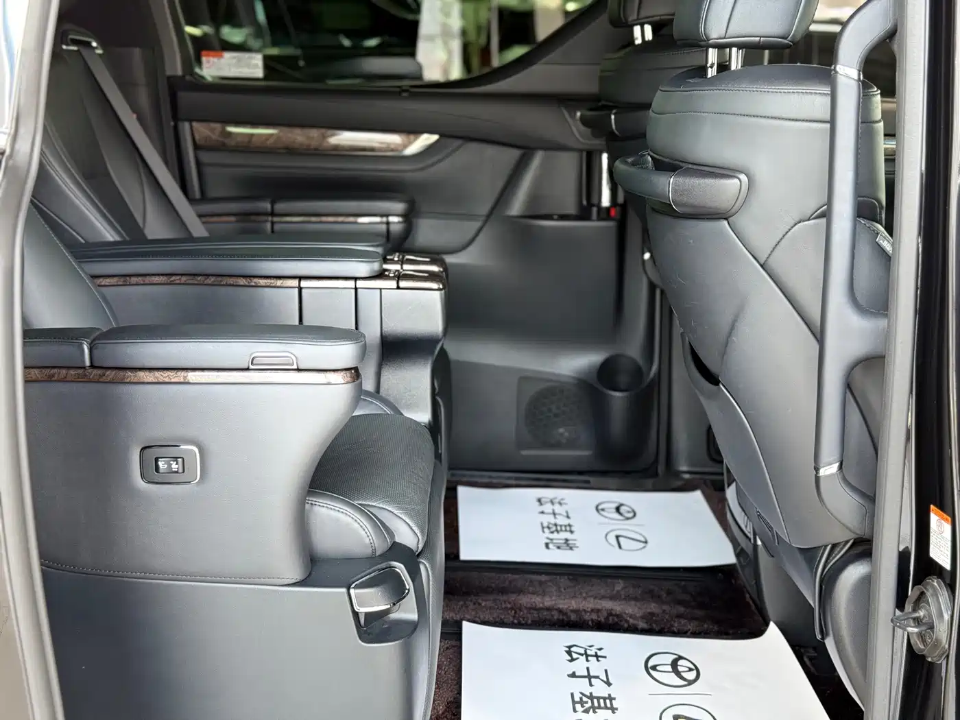 Toyota Vellfire 2021 2020 Twin Engine 2.5L HV Premium Edition
