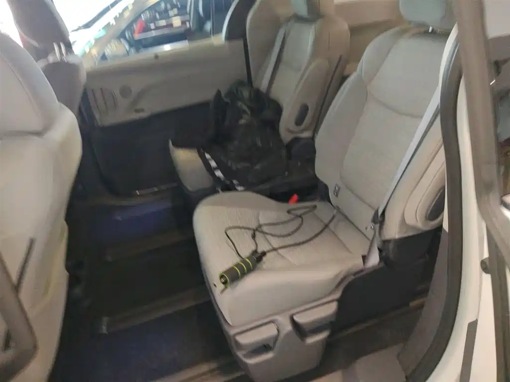 Toyota Sienna 2024 2.5L Hybrid Comfort Edition фото 13