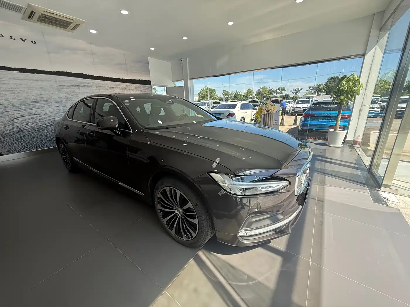Volvo S90 2024 2024 B5 Momentum Luxury Edition