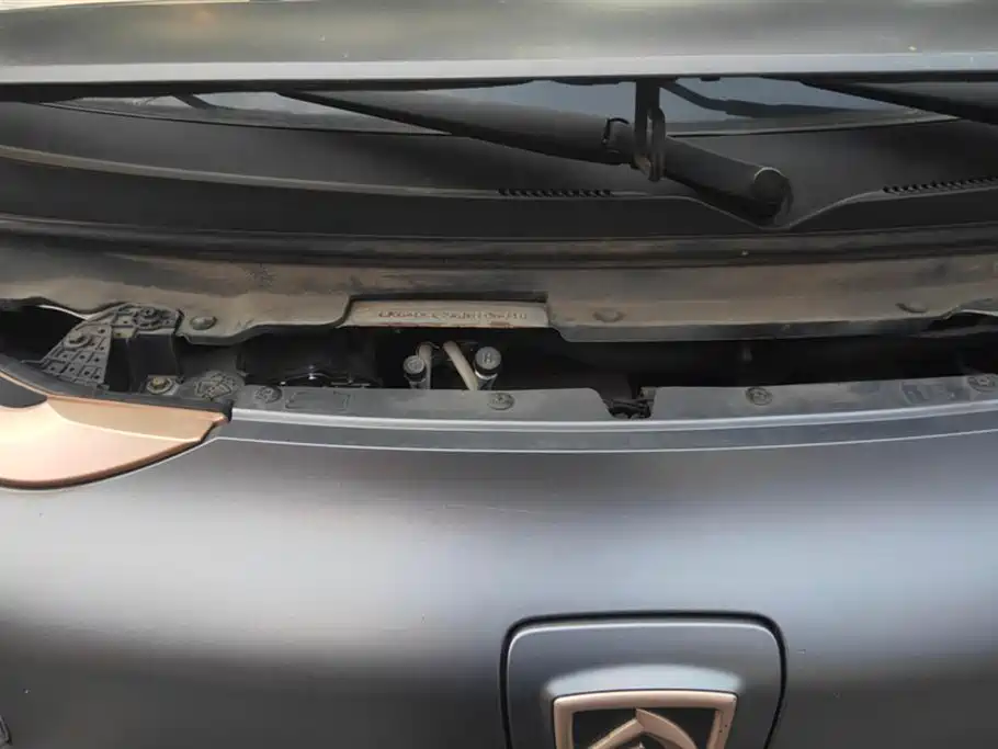BAOJUN E200