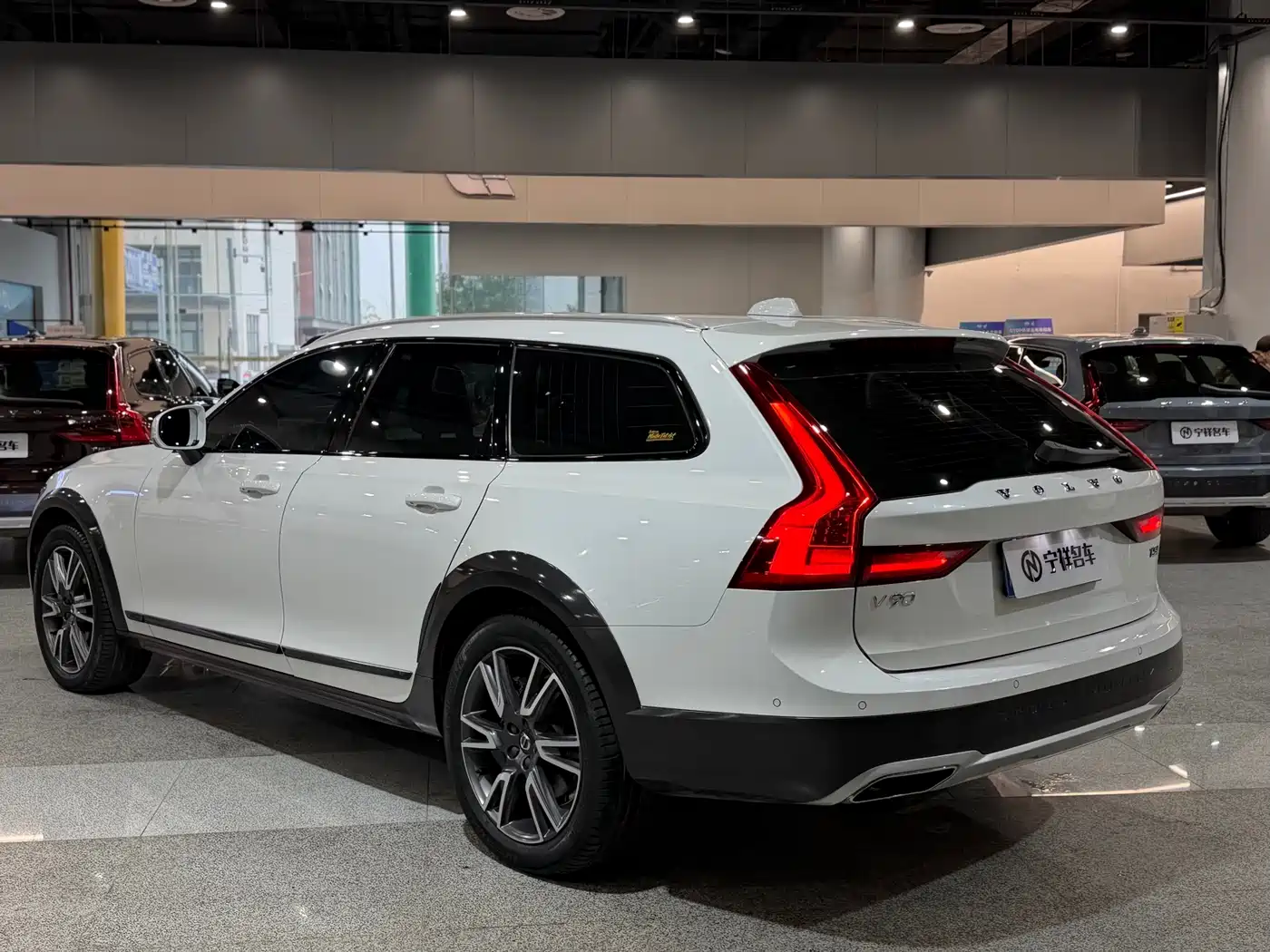 Volvo V90 2018 2017 Cross Country T5 AWD Premium