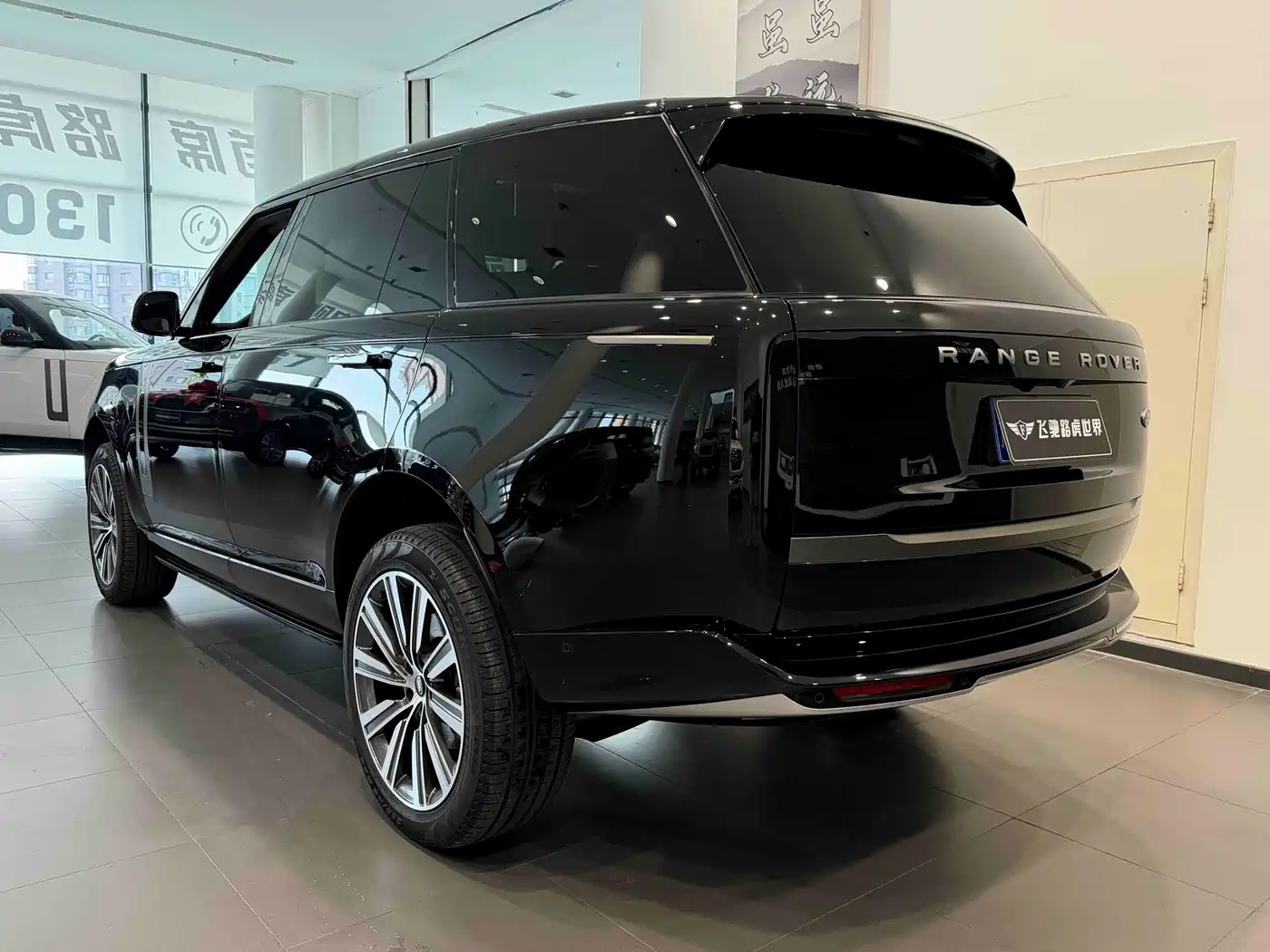Land Rover Range Rover 2025 2025 3.0 L6 400PS Flourishing Era Extended Wheelbase