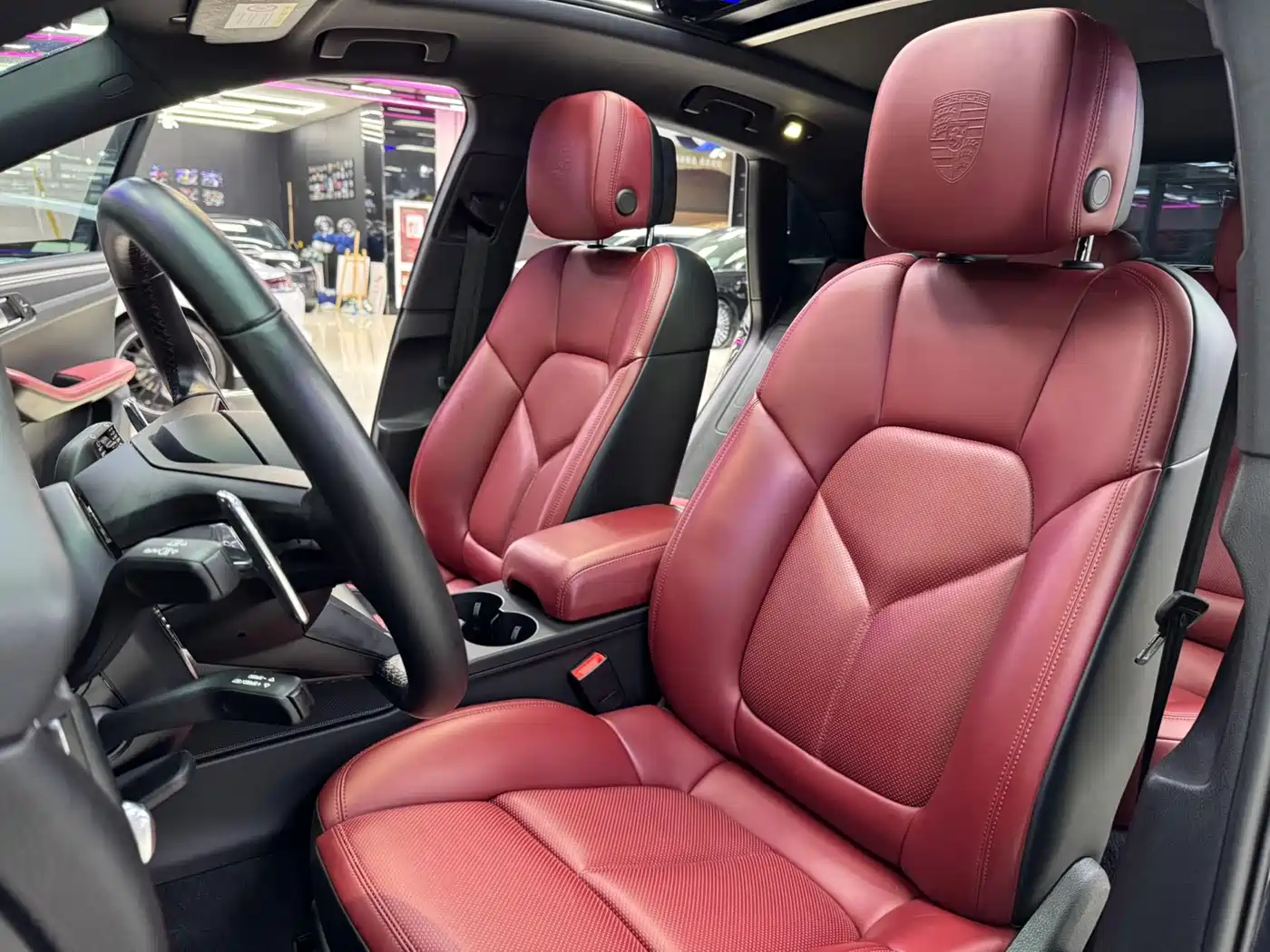 PORSCHE MACAN