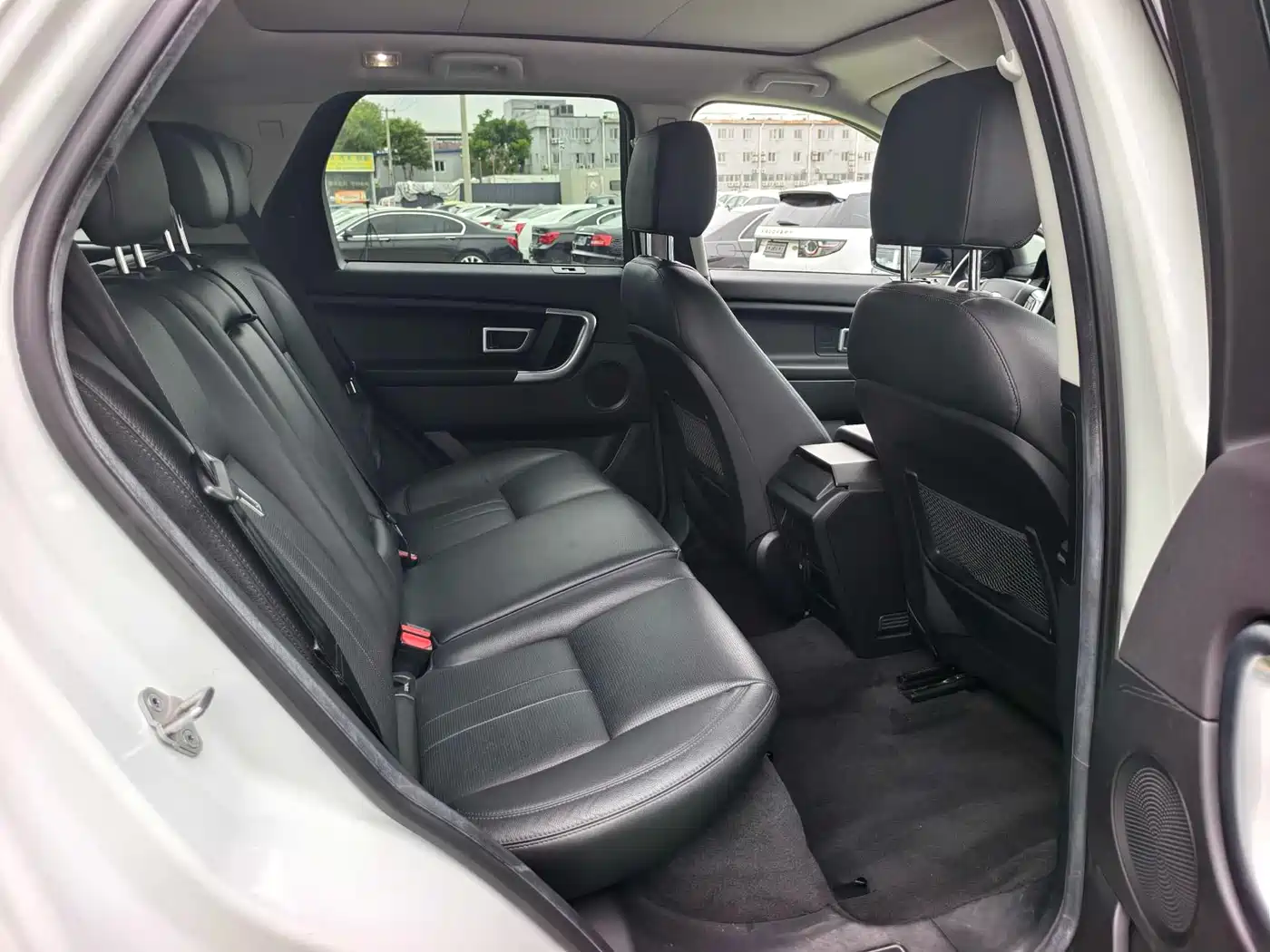 Land Rover Discovery Sport 2018 240PS SE Edition фото 16
