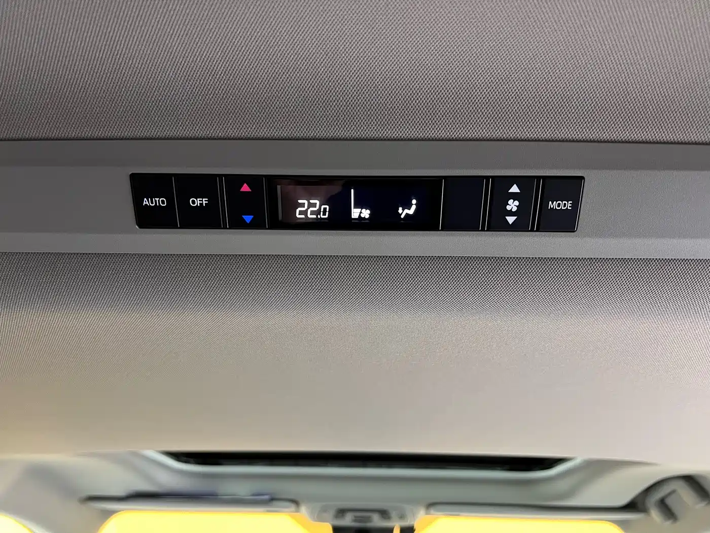 Toyota Granvia 2023 2.5L Hybrid Comfort Edition фото 25