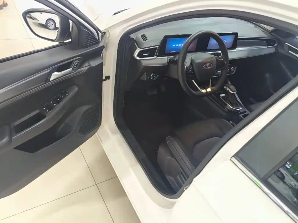 Ford Escort 2022 2021 1.5L Automatic Diamond Edition