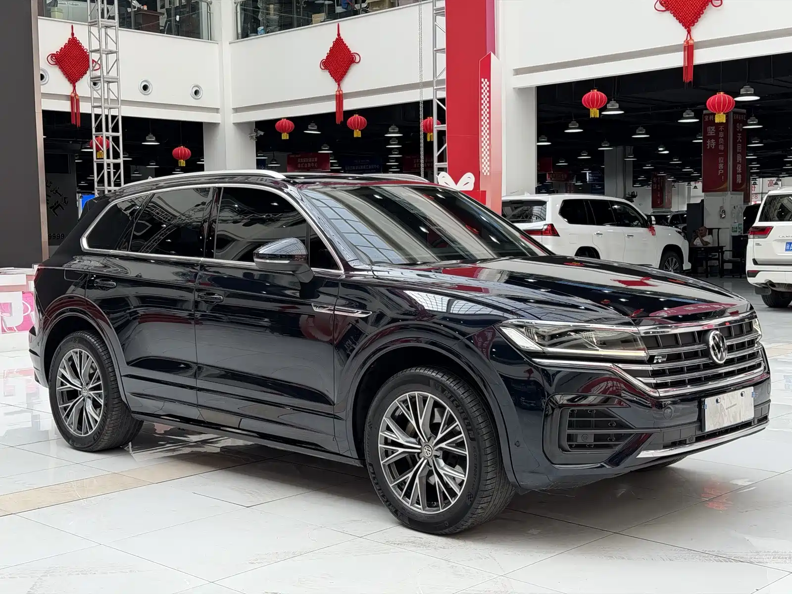 Фото 3 - Volkswagen Touareg