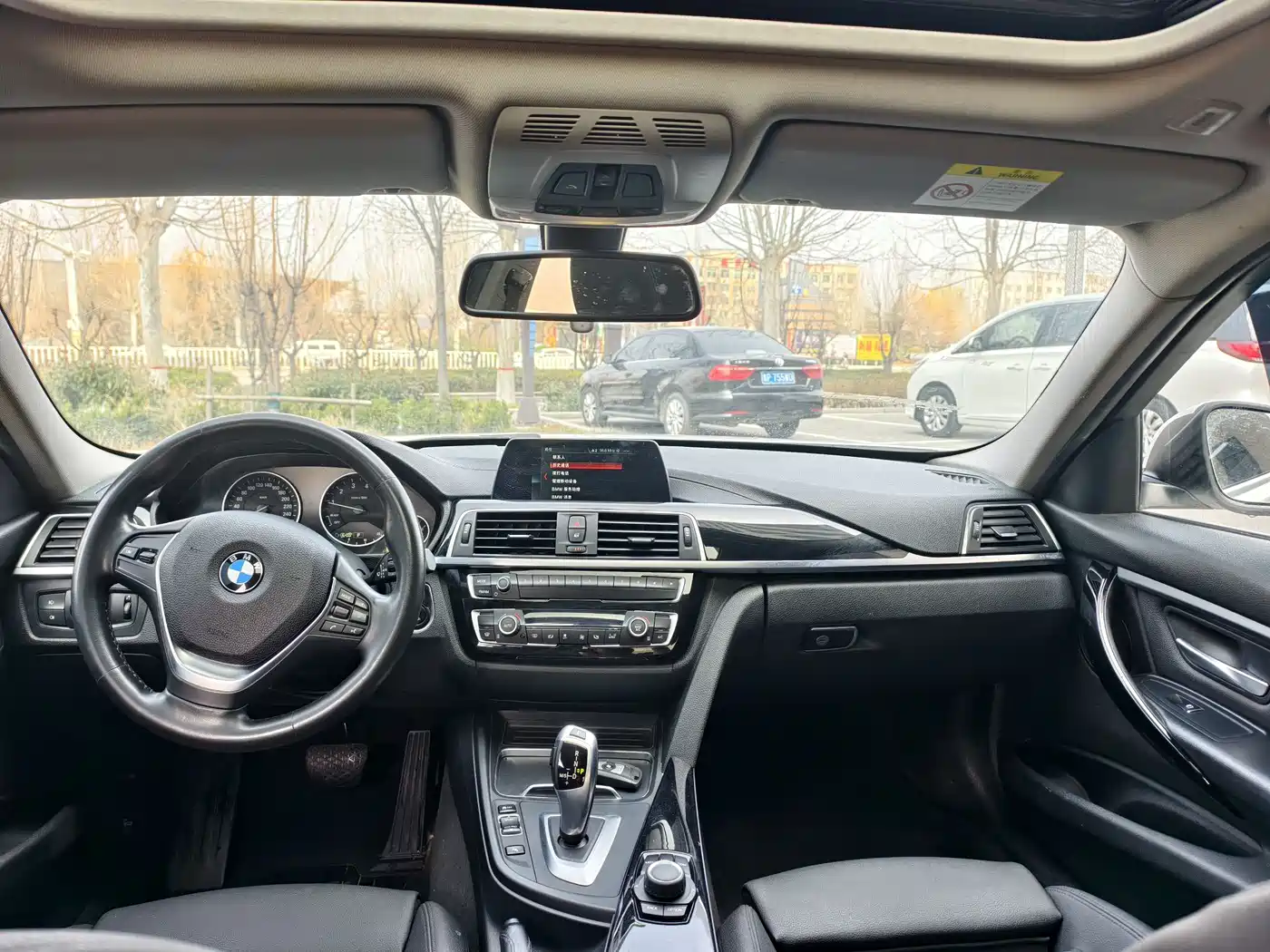 BMW 3 Series 2018 318Li фото 9