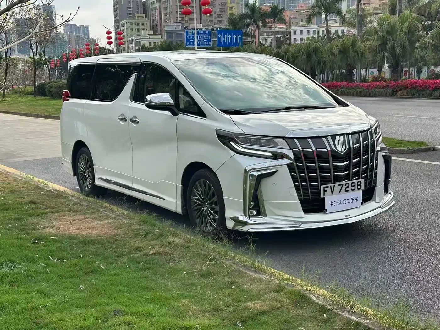Toyota Alphard 2018 3.5L Premium фото 3