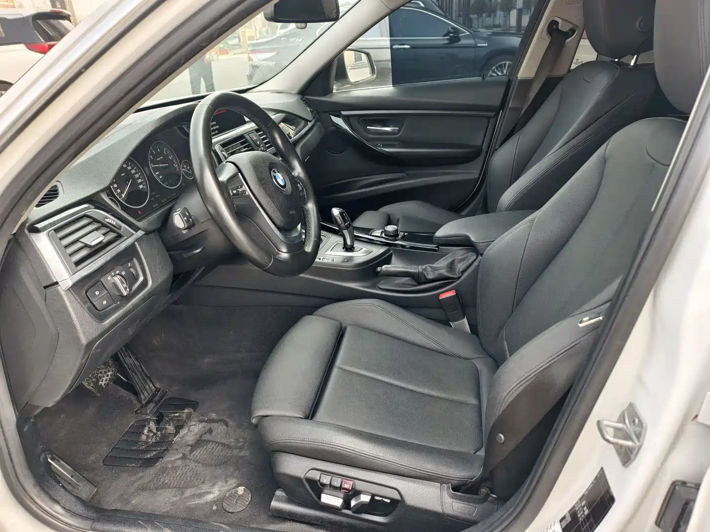 BMW 3 Series 2018 318Li фото 7