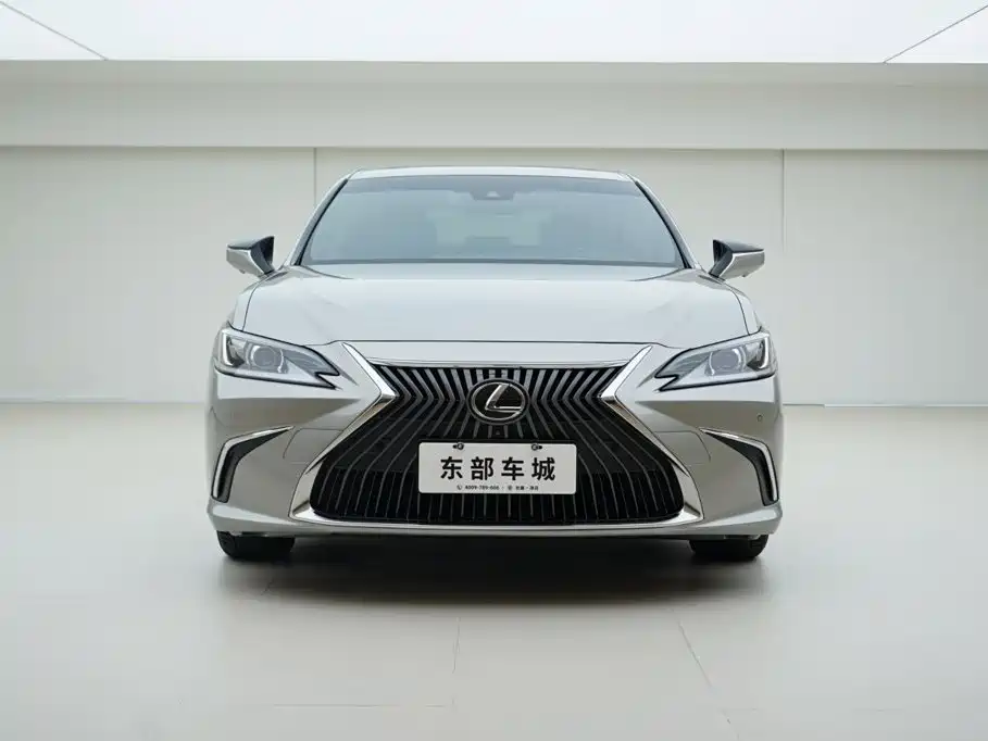 Фото 2 - Lexus ES
