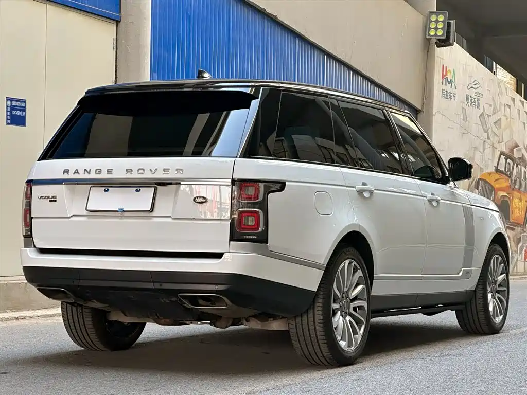 Land Rover Range Rover 2020 3.0 L6 Heritage Extended Edition фото 5