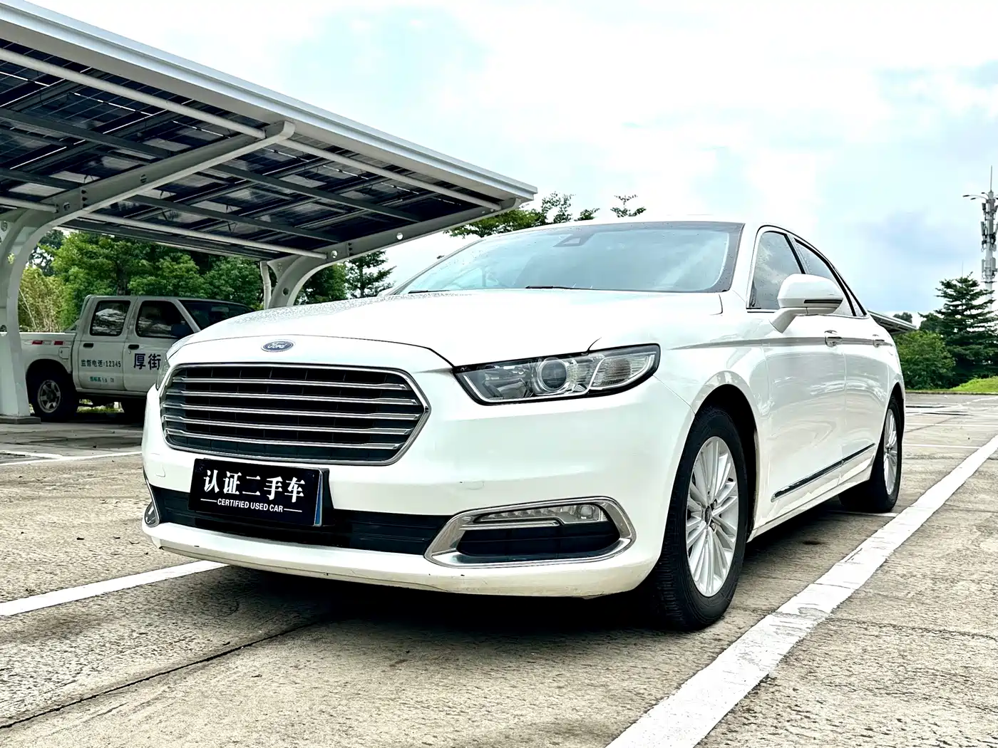 Фото 2 - Ford Taurus