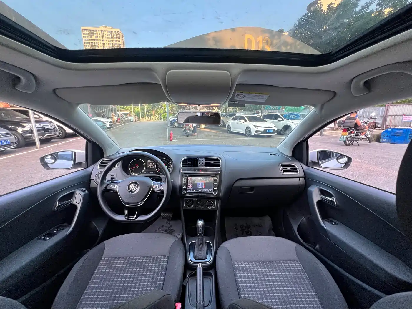 Volkswagen Polo 2016 1.6L Automatic Comfort фото 15
