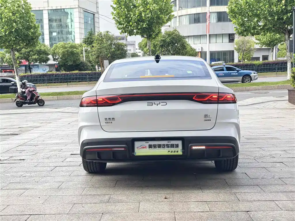 BYD Qin L 2025 DM-i Smart Drive Edition 120KM Surpassing фото 8