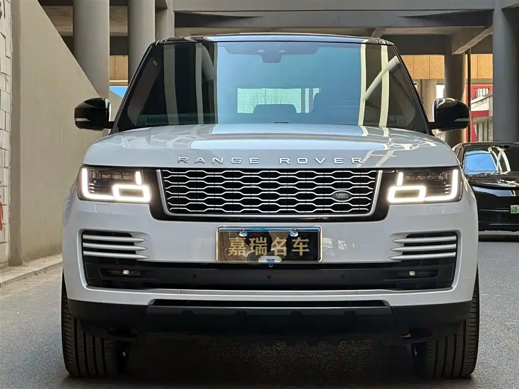Land Rover Range Rover 2020 3.0 L6 Heritage Extended Edition фото 2