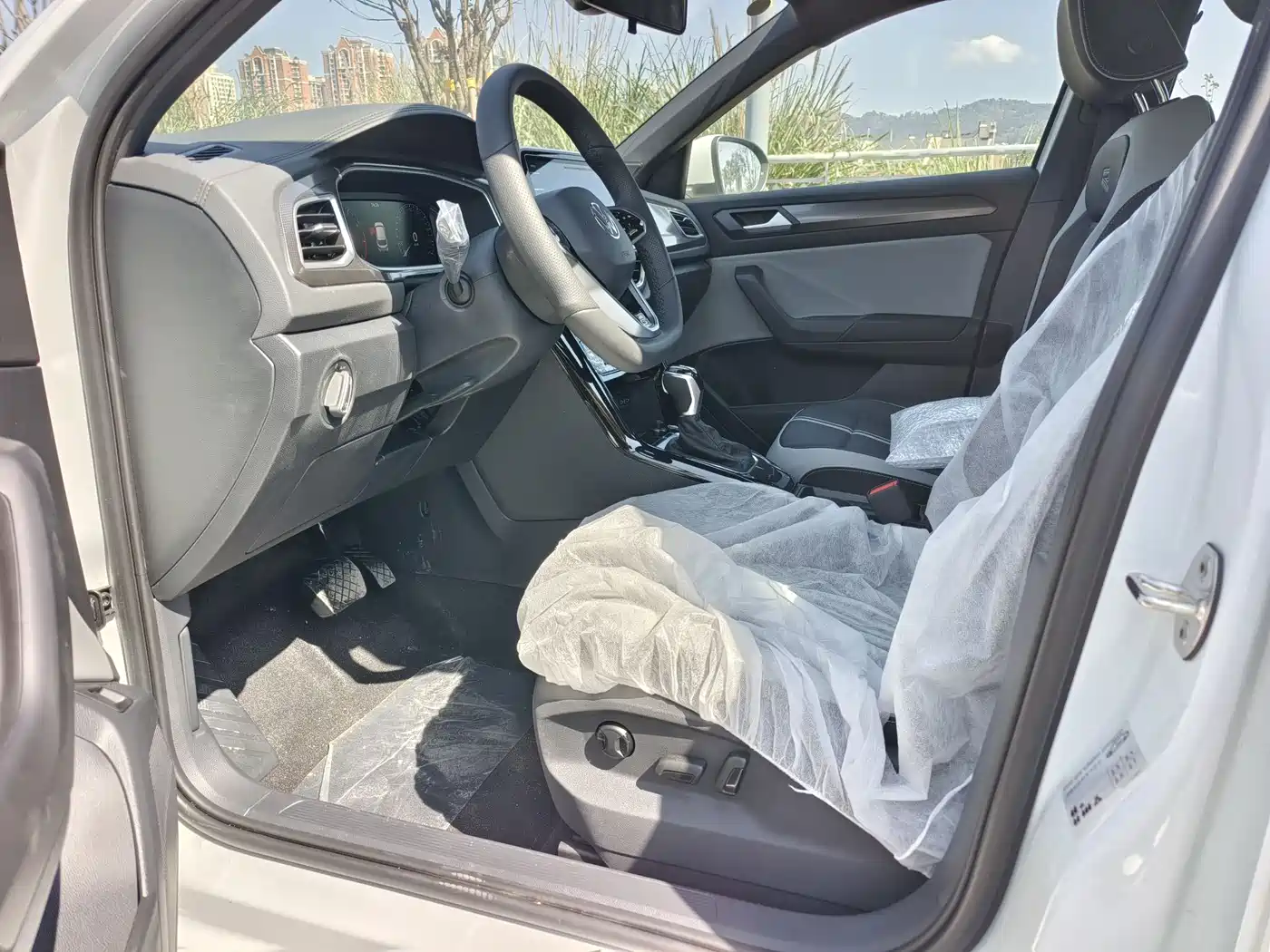 VOLKSWAGEN T-ROC EXPLORING SONGS