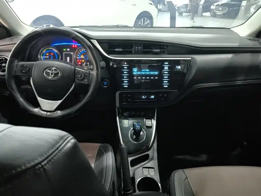 Toyota Corolla 2018 Hybrid 1.8L E-CVT Smart Edition фото 12