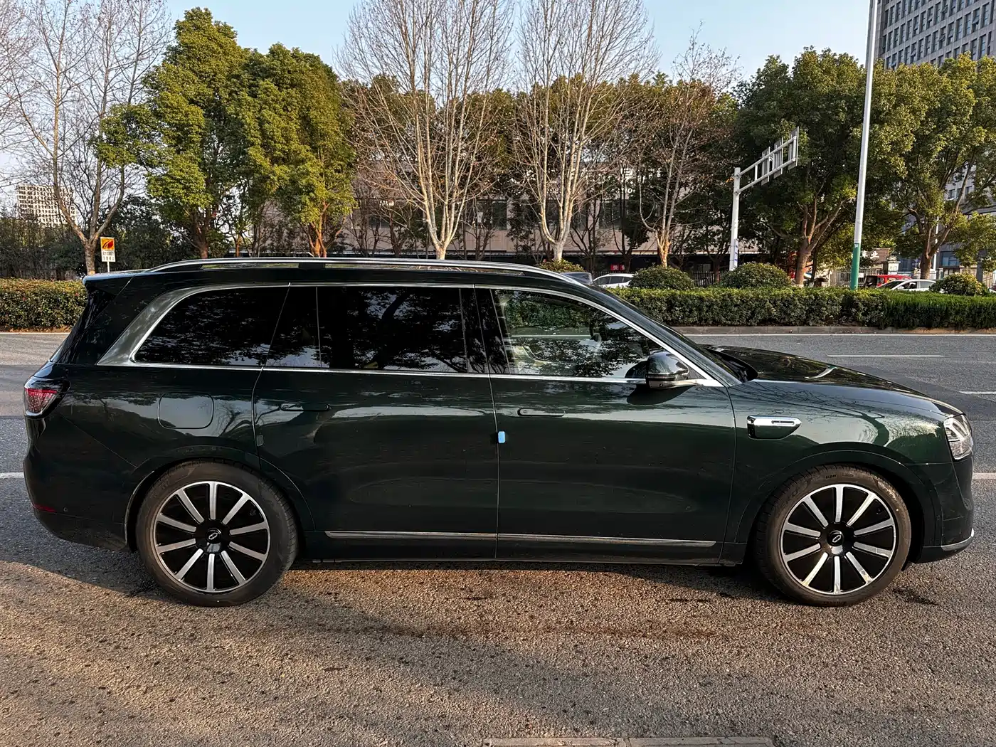 AITO Wenjie AITO M9 2025 Extended Range Ultra 52kWh 6-Seater фото 4