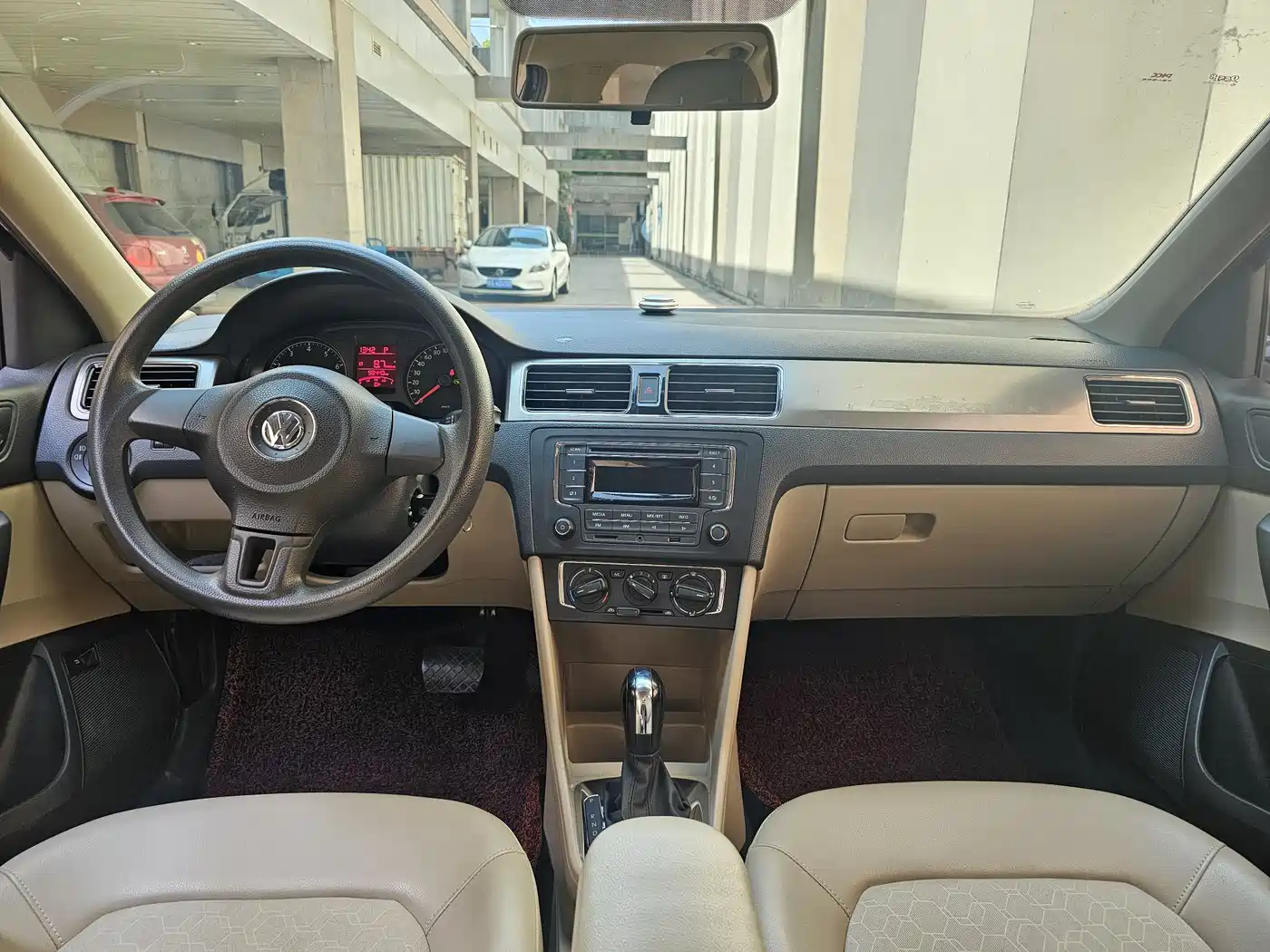 Volkswagen Santana 2015 1.6L Automatic Comfort Edition фото 5